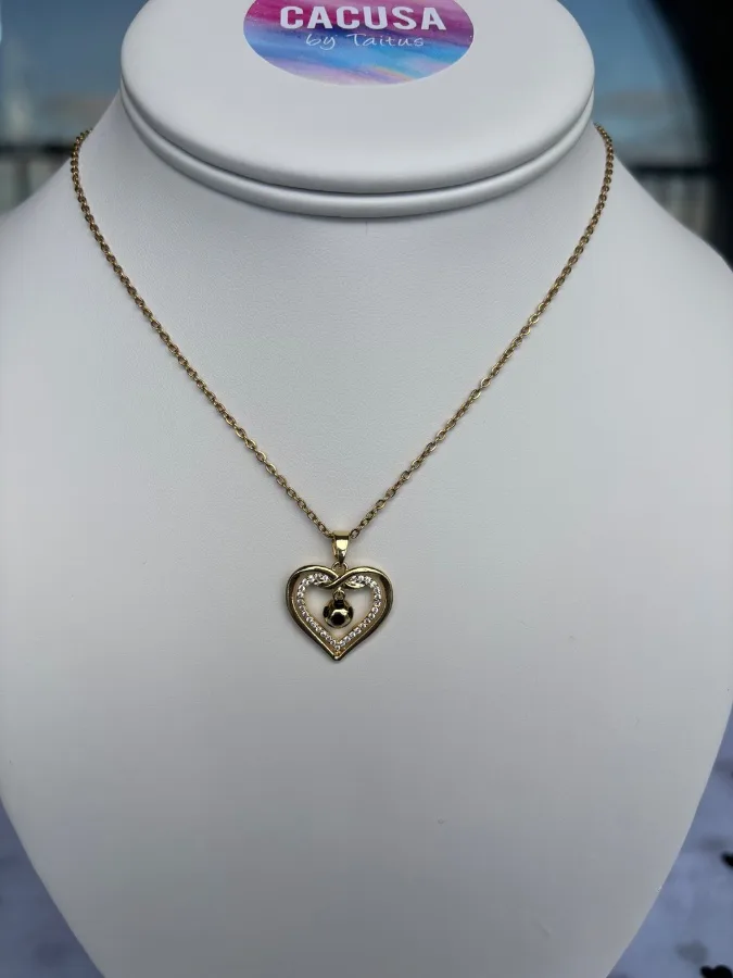 Cadena con dije de corazón y pelota — CACUSA by Taitus