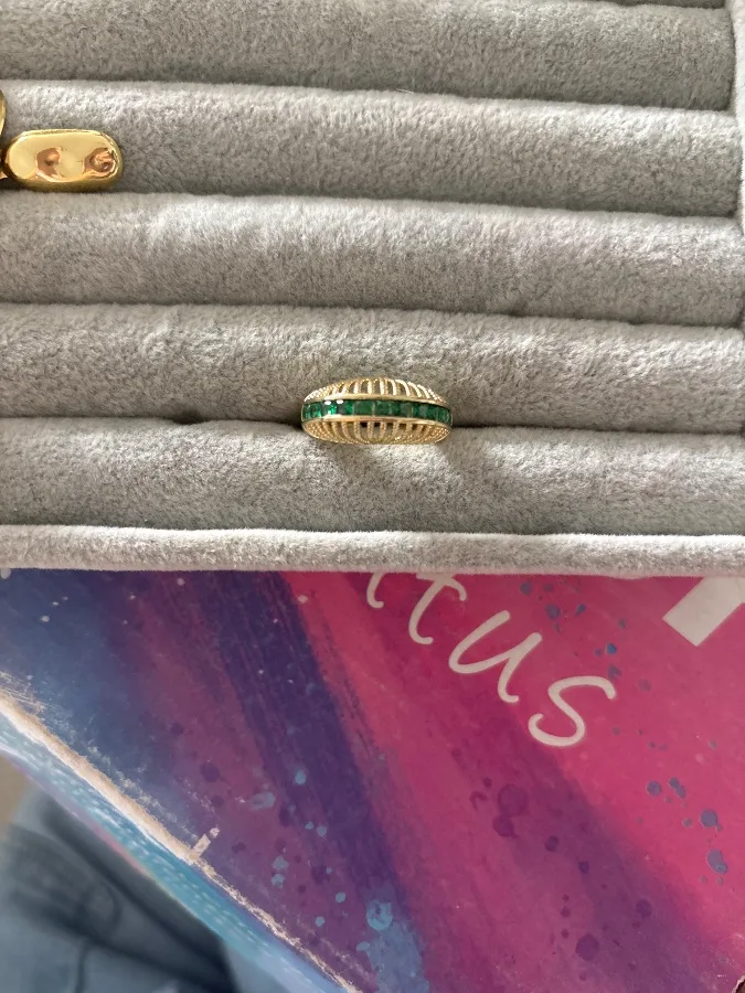 Ajustable. Anillo chuncky con circones verdes — CACUSA by Taitus
