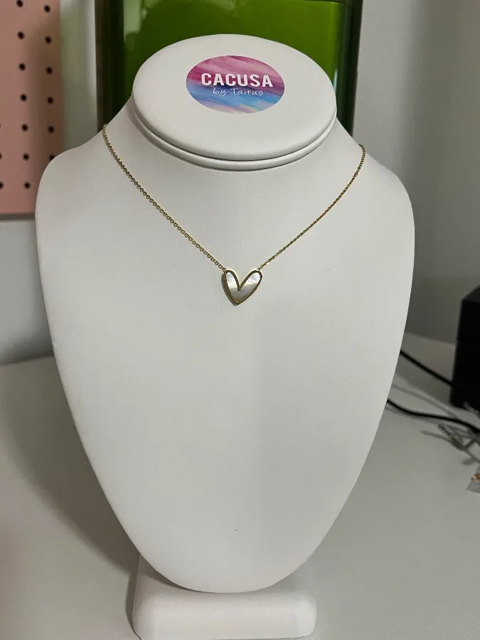 Cadena delicada con dije de corazón nacarado — CACUSA by Taitus
